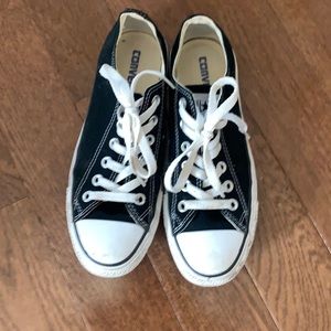 Black low converse